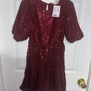Stunning sequins burgundy dress, perfectly for any special occasions.